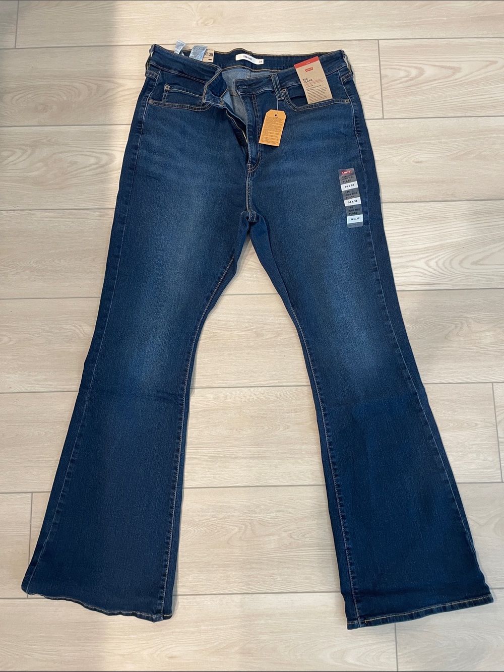 Dark Blue Levi’s Women’s Flare Jeans